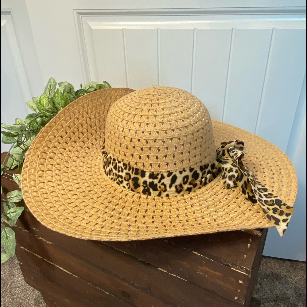 Like New!  Breathable Leopard Ribbon Rounded Large Brim Floppy Sun Hat